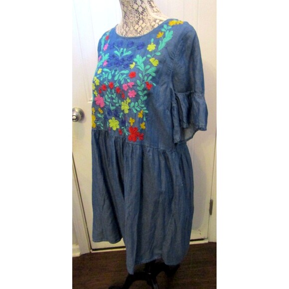 Crown & Ivy Chambray Dress Embroidered Floral Bodice Flutter Sleeves Womens M - Picture 4 of 8